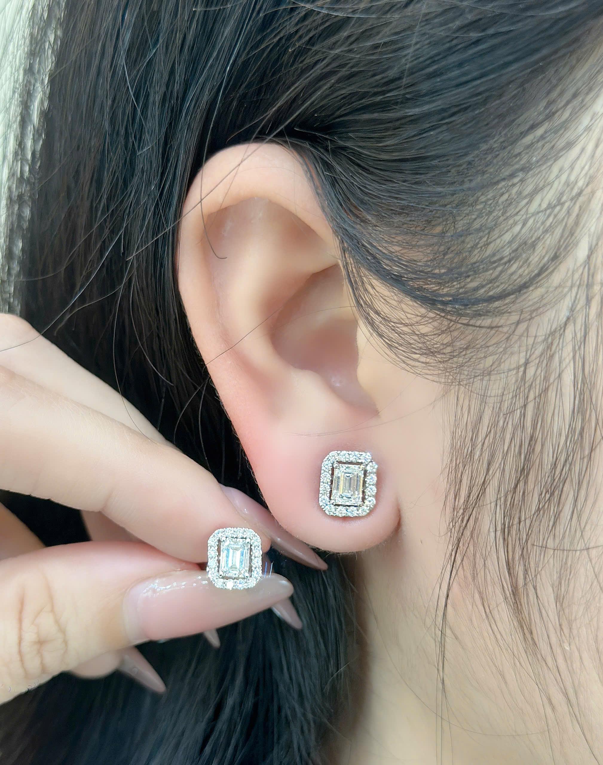 Hoa tai chủ Emerald 4.5x3.3
