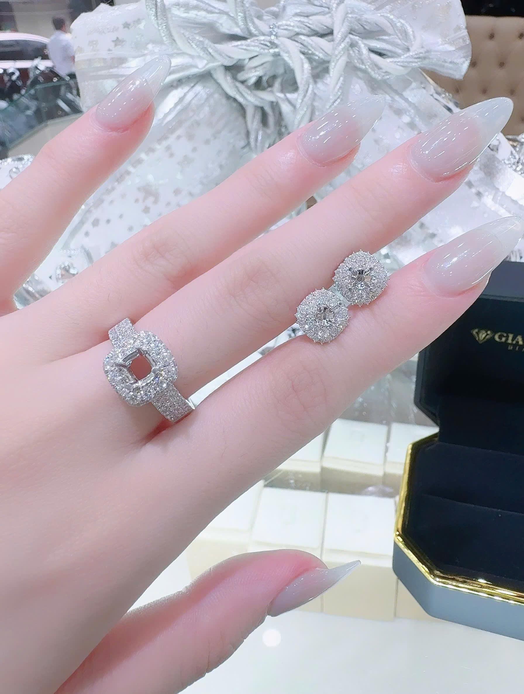 Set nhẫn và hoa tai halo vuông